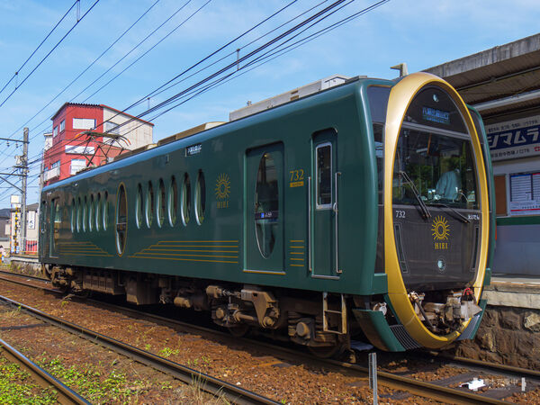 2024-05-26 叡電本線元田中駅に停車する732、観光列車「ひえい」八瀬比叡山口行き