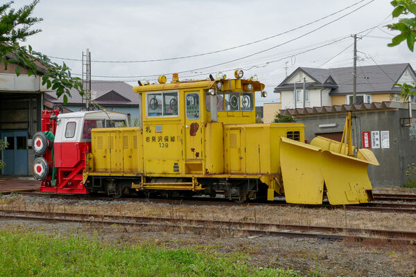 2019-09-14 鵡川駅構内に留置されている保線用車。車体に「岩見沢保線所 139」の表記がある。