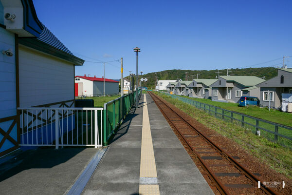 2019-09-13 新冠駅ホーム。1面1線の棒線駅で、写真奥は苫小牧方面。

