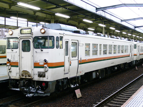 2006-01-04 岐阜駅停車中のキハ40 6307。高山線普通列車として運用中。