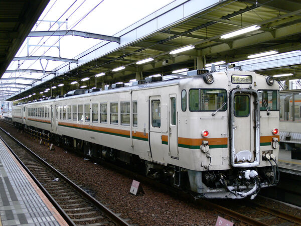 岐阜駅停車中のキハ48 5806。キハ40・48の3両編成で高山線の普通列車運用に入る