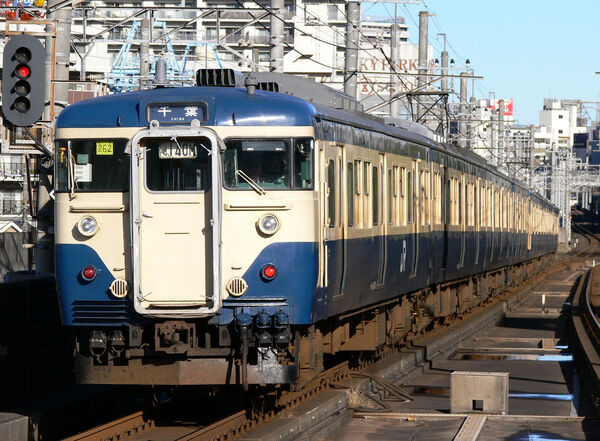 2006-11-12 JR本千葉駅を発車する113系マリ262編成