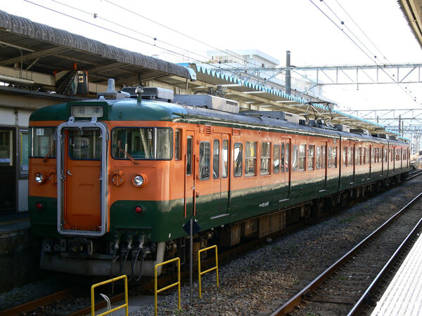 2006-01-17 JR御殿場線国府津駅に停車中の115系B5編成（東京方先頭のクモハ115-2005）