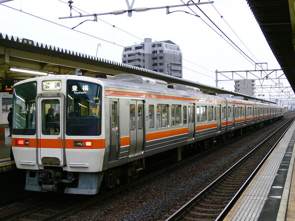 2006-01-04 尾張一宮駅停車中の上り普通