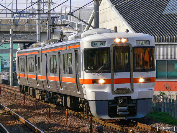 2006-03-14 関西本線富田浜駅に入線する313系B310編成の普通列車