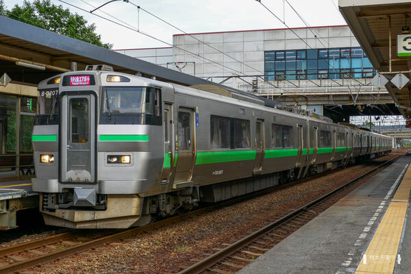 2019-09-14 南千歳駅に停車中の733系B-3107/3207編成快速エアポート。写真はB-3207側（札幌方）。