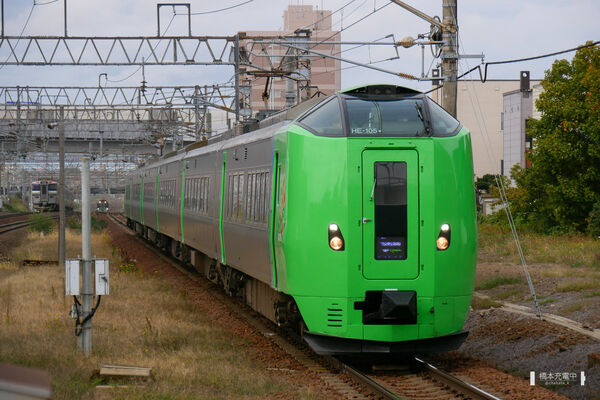 2020-10-12 白石駅を通過する789系HE-105編成