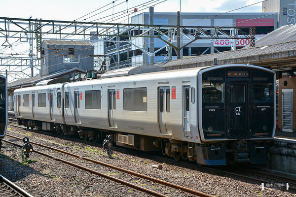 2016-01-30 鳥栖駅停車中の817系V022編成