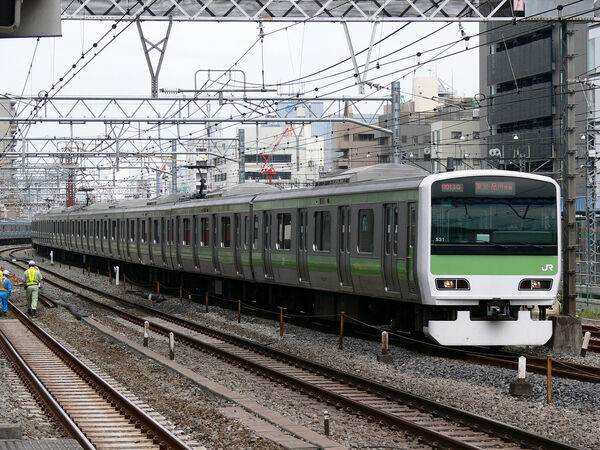 2006-09-29 山手線リフレッシュ工事のため京浜東北線の線路を走り、秋葉原駅へ入線するE231系トウ531編成