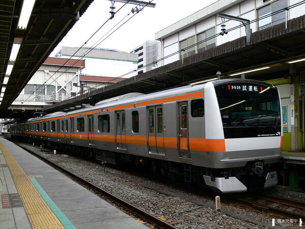 2006-11-23 試運転中、中央緩行線三鷹駅で折り返し準備をするH44編成（4両）
