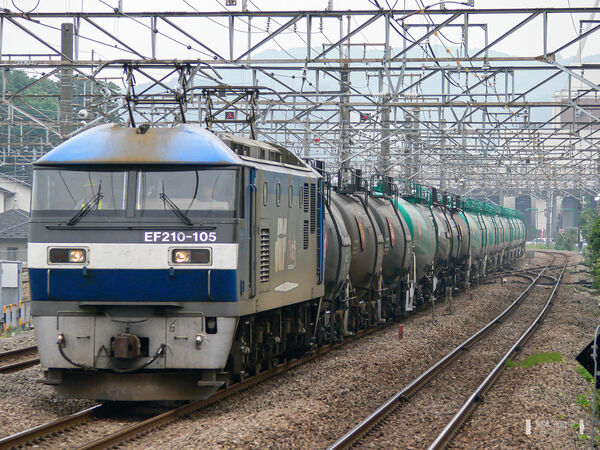 2006-06-02 武蔵野線府中本町駅を通過するEF210-105牽引の貨物列車