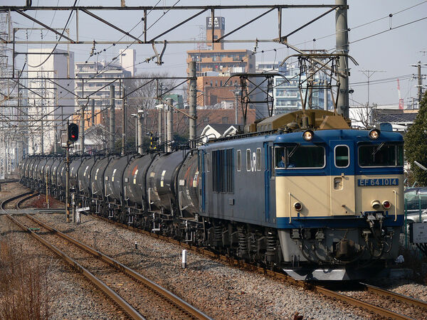 2006-01-30 タキ38000（米タン）を牽引し川崎新町駅を通過するEF64 1014