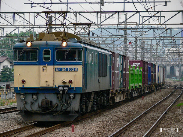 2006-05-09 武蔵野線府中本町駅を通過するEF64 1039牽引の貨物列車