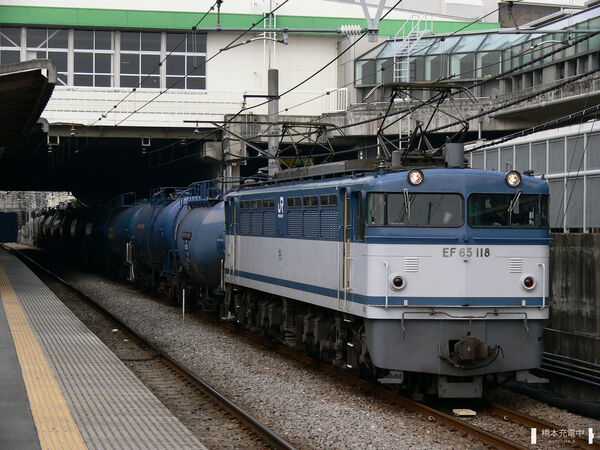 2006-02-23 府中本町駅を通過するEF65 118牽引の貨物列車