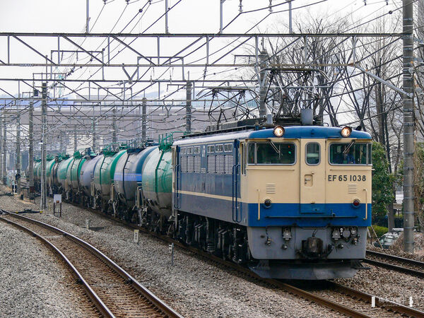 2006-02-23 府中本町駅を通過するEF65 1038牽引の貨物列車