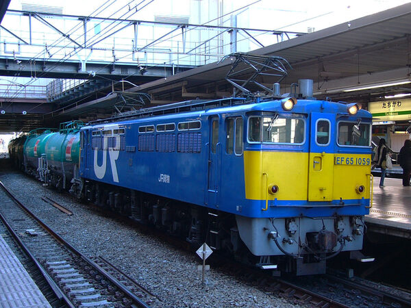 2005-02-01 立川駅で時間調整中のEF65 1059牽引の貨物列車