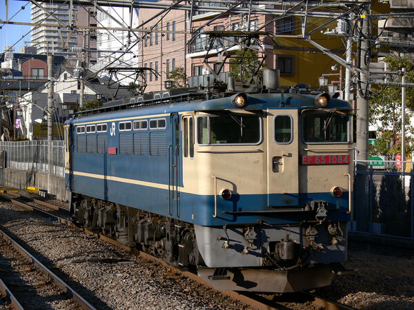 2006-01-28 府中本町駅を単機で通過するEF65 1084