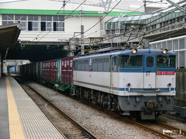 2006-06-02 武蔵野線府中本町駅を通過するEF65 1091牽引の貨物列車