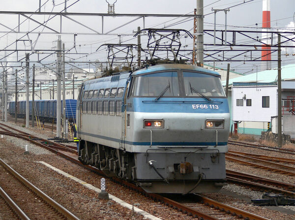 2006-01-17 東海道線吉原駅構内で入換作業を行うEF66 113