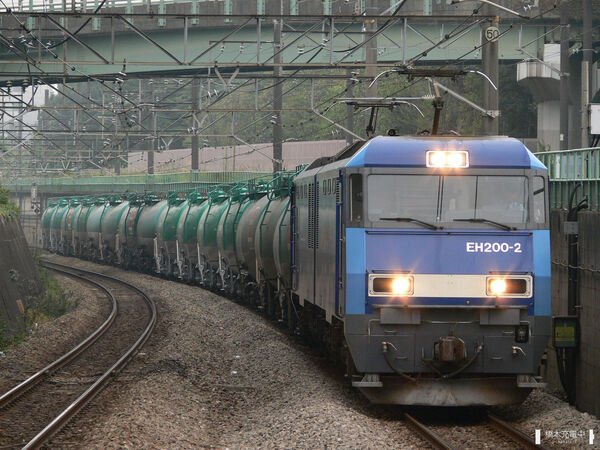 2006-10-20 JR武蔵野線北府中駅に接近するEH200-2