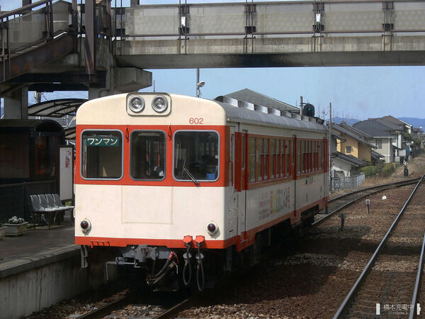 2006-04-09 石岡南台駅を発車するキハ602