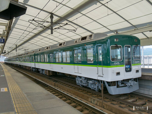 2024-05-26 淀駅に停車中の1505F準急三条行き（1505側）