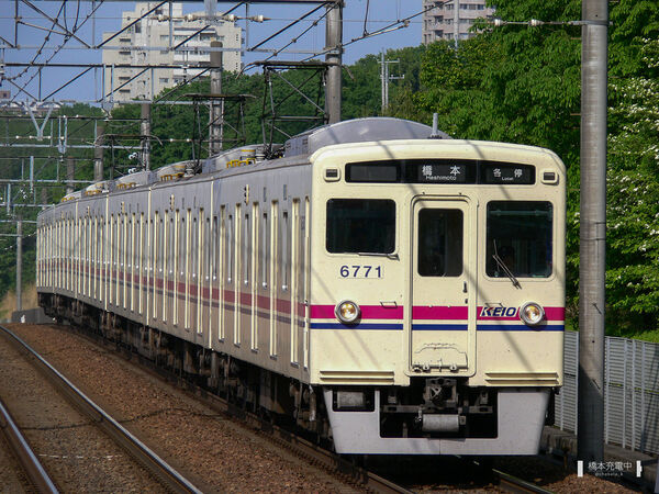 2006-05-05 京王相模原線南大沢駅に入線する6721F各停。