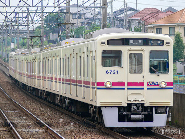 2006-07-06 京王相模原線京王堀之内駅に入線する6721各停（6721側）