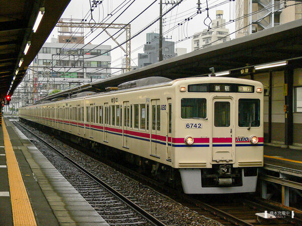 2006-05-27 東府中駅に入線する6742F急行新宿行き。