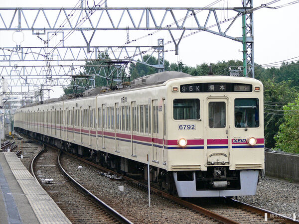 2006-08-30 八幡山駅を通過する6742F（6792側）急行橋本行き