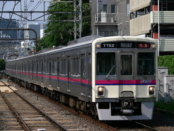 2006-05-25 京王線分倍河原駅に入線する7702F特急