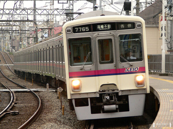 2006-08-30 下高井戸駅に入線する7715F（7765側）各停高幡不動行き