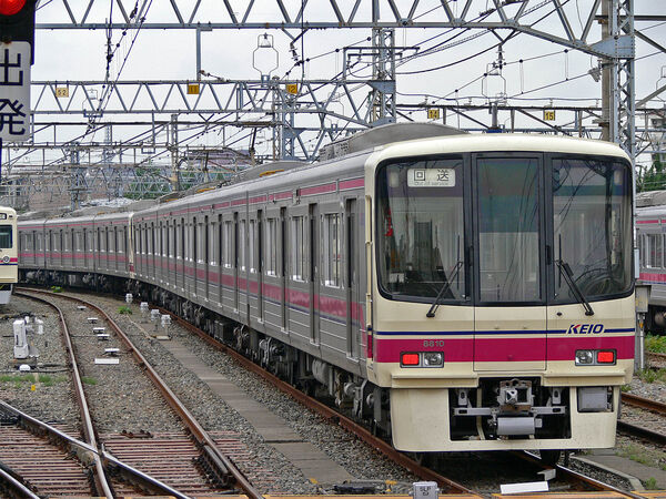 2006-06-06 高幡不動駅構内に留置中の8810F