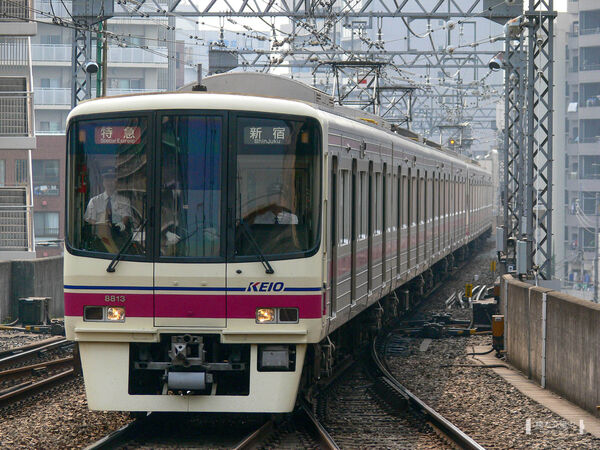 2006-06-01 京王線府中駅へ入線する8813F特急新宿行き