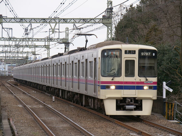 2022-02-06 準特急運用で京王よみうりランド駅を通過する9737F（9787側）