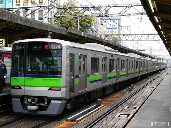 2006-08-30 調布駅に停車中の10-480F（10-489側）急行本八幡行き