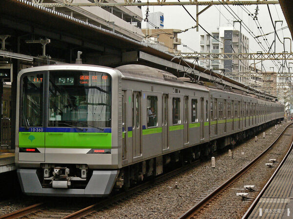 2006-08-30 笹塚駅に停車中の10-360F（10-360側）各停笹塚行き