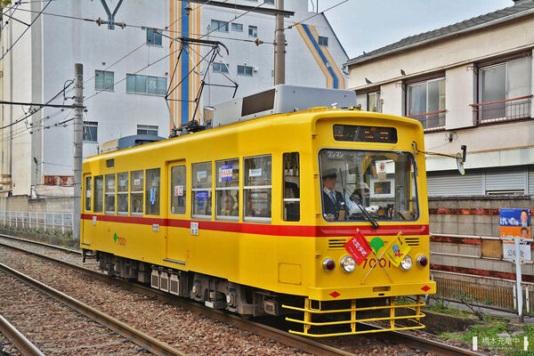 2017-03-05 三ノ輪橋停留場に接近する7001（赤帯塗装）。