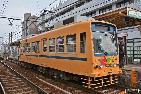 2017-03-05 荒川車庫前停留場に停車中の7022（青帯塗装）