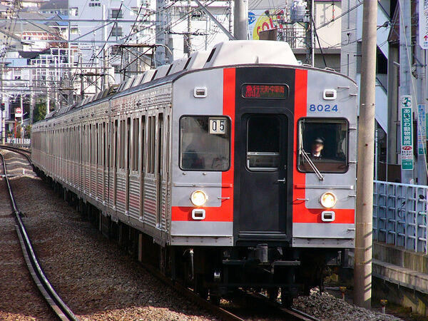 2004-12-23 急行運用で東横線白楽駅を通過する8023F（8024側）