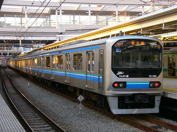 2004-12-28 大崎駅で折返し準備中のZ9編成（70-090側）